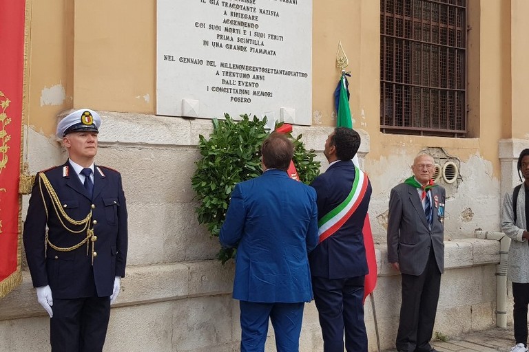 oggi la cerimonia commemorativa del anniversario della difesa del porto di Bari