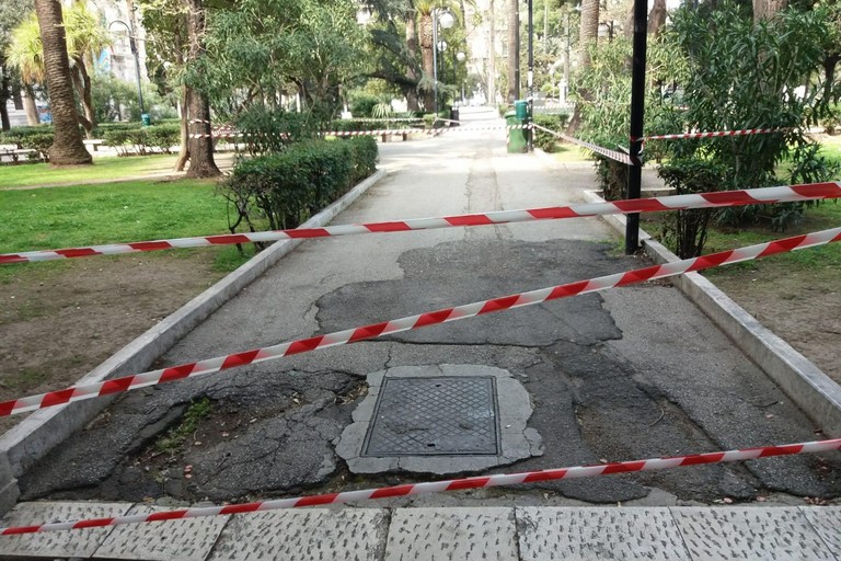 chiusura piazze e giardini