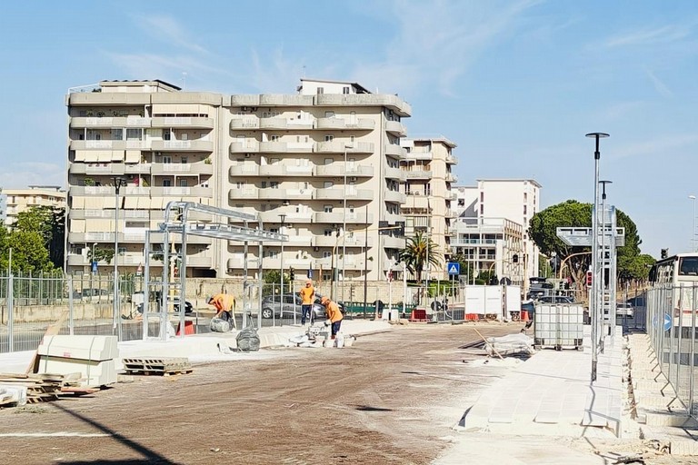 BRT partito montaggio pensiline tecnologiche