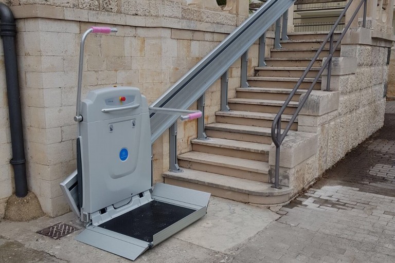 installata piattaforma elevatrice nella scuola elementare fraccacreta