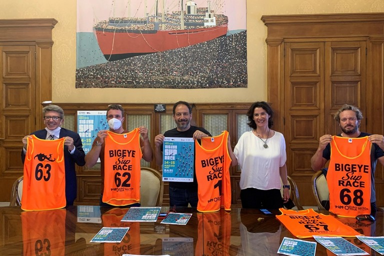 foto conferenza stampa Bigeye Sup Race Bari