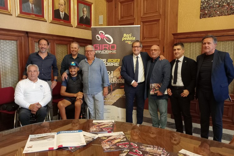 Giro Handbike presentate le due tappe finali della manifestazione paraciclistica nazionale in programma a Bari domani e domenica