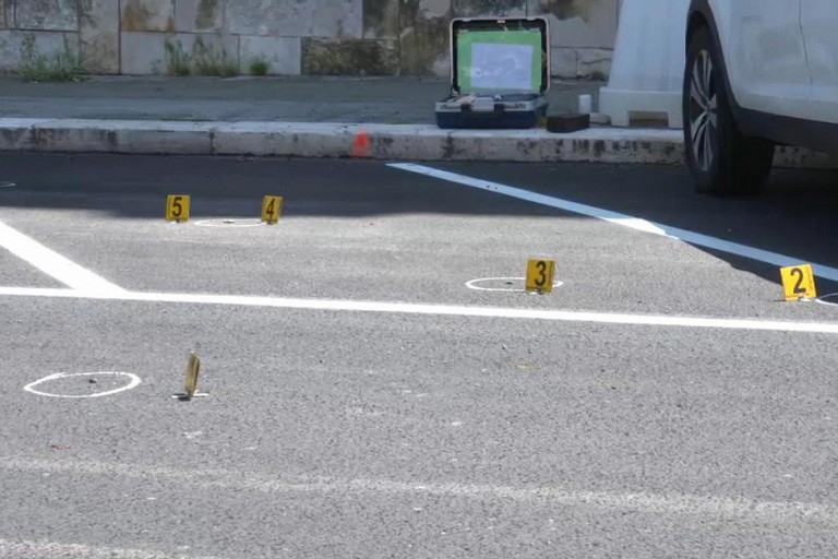I colpi esplosi a salve a Bari