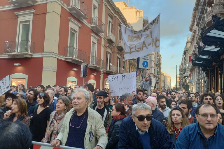 La manifestazione contro Salvini a Bari