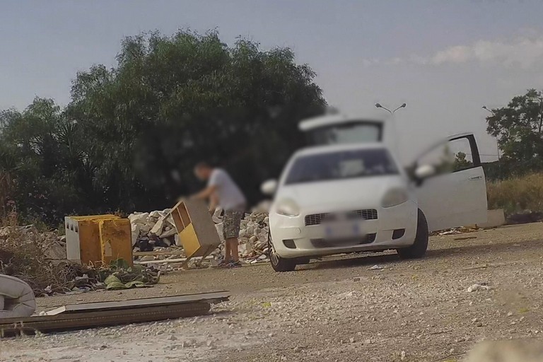 nel sanzioni per abbandono rifiuti grazie alle fototrappole