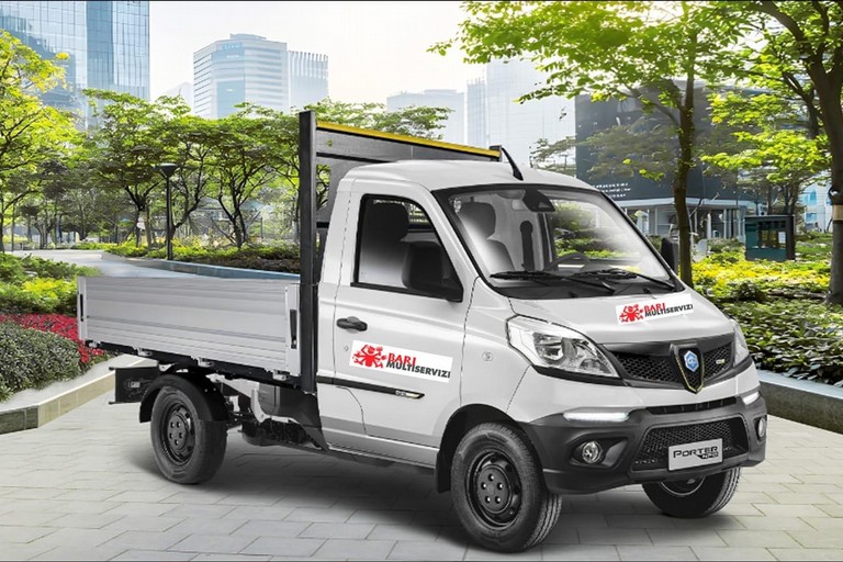 Nuovi mezzi Multiservizi. <span>Foto Comune di Bari</span>