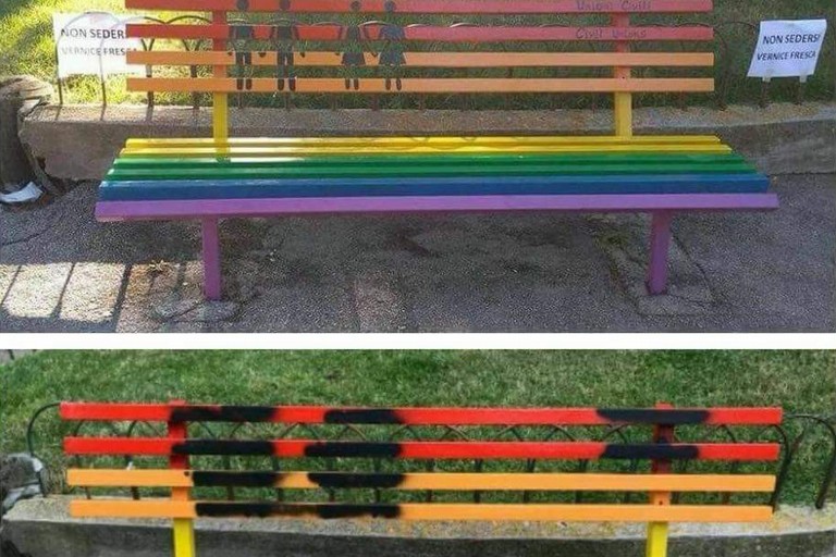 La panchina vandalizzata. <span>Foto Arcigay Bari</span>