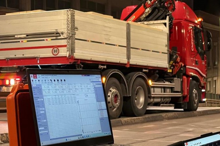 Prove carico Ponte Garibaldi. <span>Foto Comune di Bari </span>