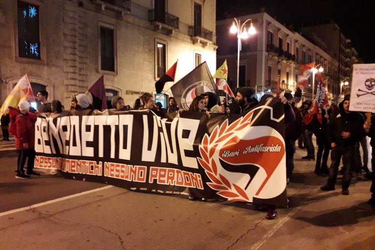 manifestazione benedetto petrone