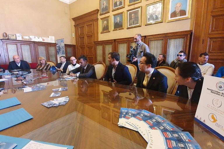 sindaco alla presentazione campagna per la pace della fondazione Red voz por la paz e del candidato al Nobel Odino Faccia doc