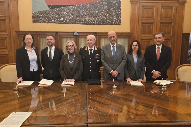 Sottoscrizione protocollo barbonismo domestico. <span>Foto Comune di Bari </span>