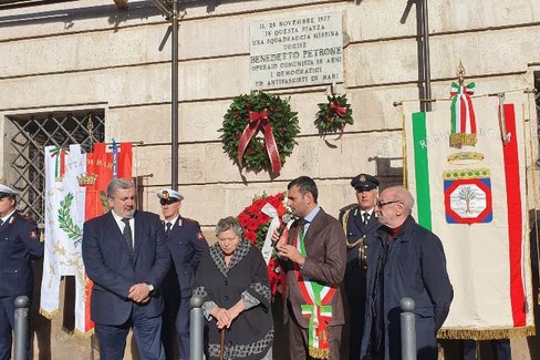 stamattina la cerimonia in ricordo del quarantaduesimo anniversario dellomicidio di Benedetto Petrone