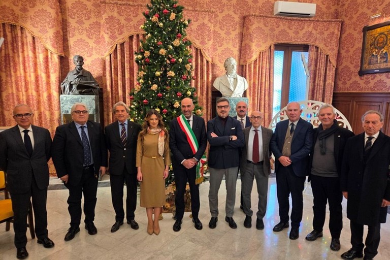 Leccese con il Corpo consolare. <span>Foto Comune di Bari </span>