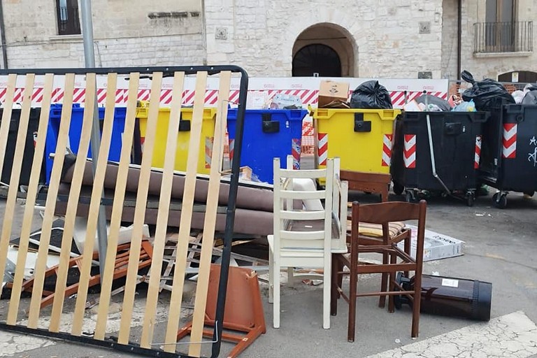 Arredamento abbandonato Bari Vecchia