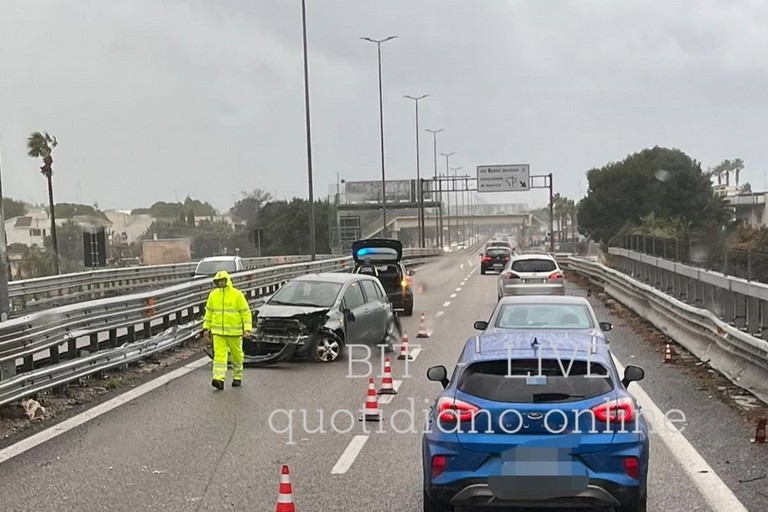 Incidente tangenziale Fesca. <span>Foto Bit Live</span>