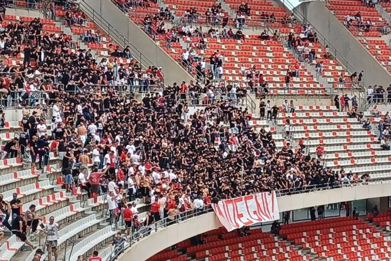 Contestazione Curva Nord Bari