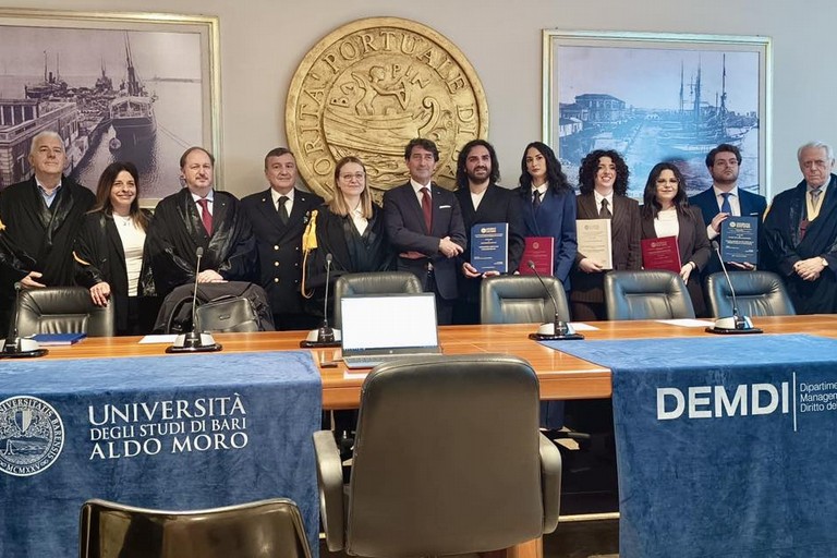 Seduta di laurea nella sede dell'Autorità Portuale. <span>Foto Autorità di Sistema Portuale Adriatico Meridionale</span>