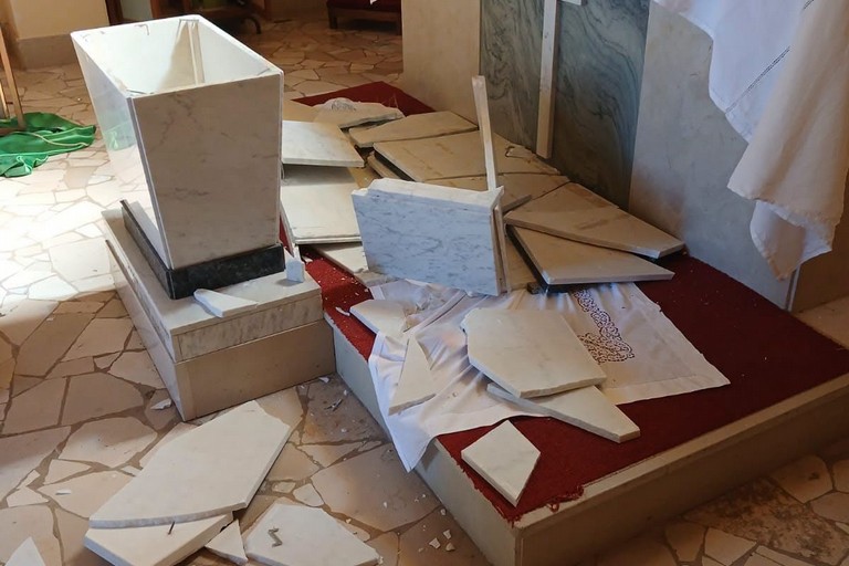 Vandalizzata la cappella del cimitero di Santo Spirito