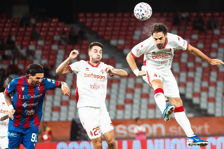 Butic - colpo di testa. <span>Foto SSC Bari </span>