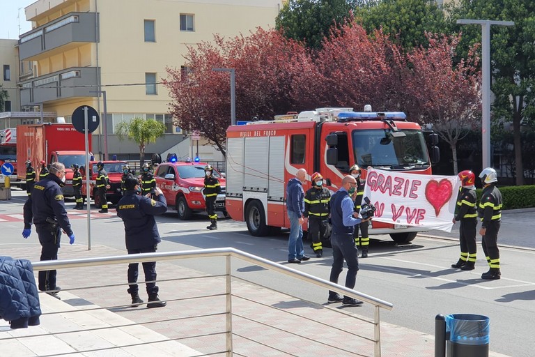omaggio vigili del fuoco policlinico omaggio vigili del fuoco policlinico