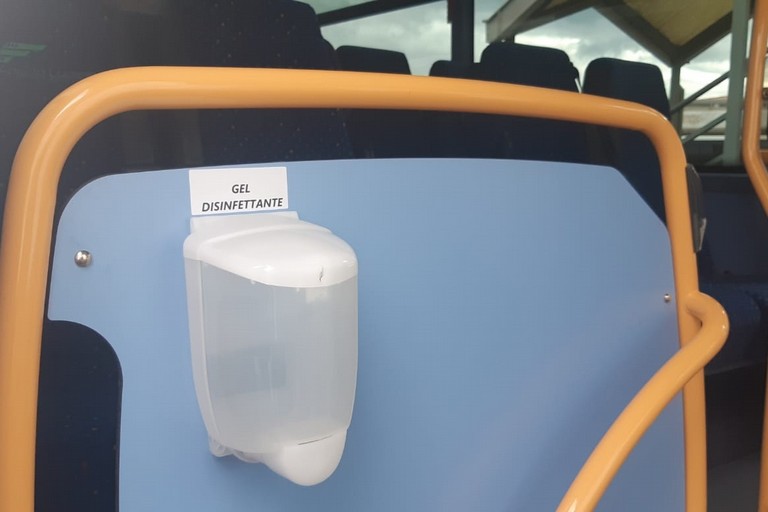 gel disinfettante sui bus