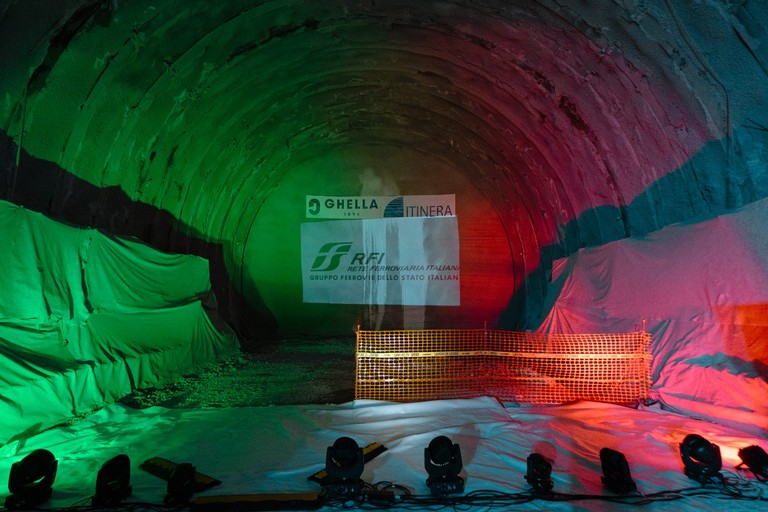 Abbattimento diaframma galleria AV Bari-Napoli