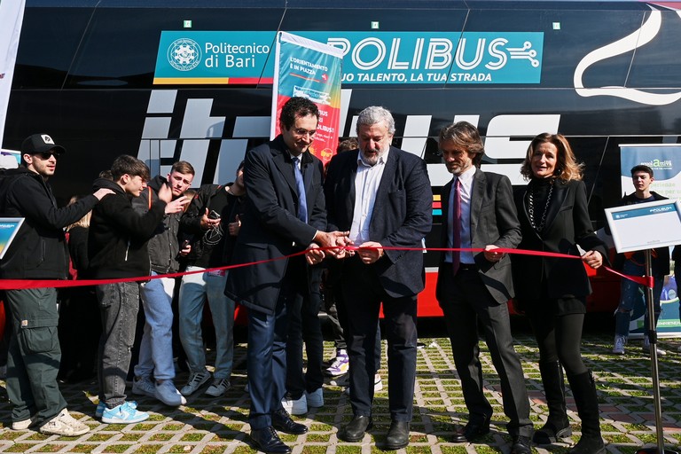 tour politecnico in bus