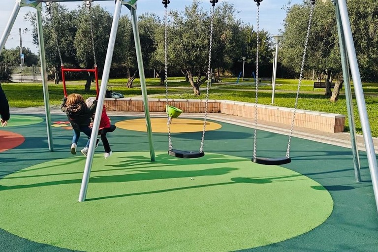 Area giochi nel giardino Don Vito Marotta a Loseto