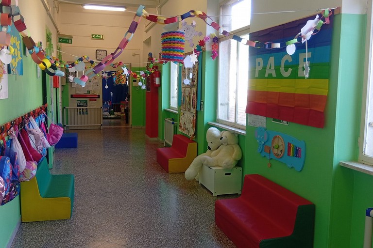 Bandiera pace nelle scuola infanzia Bari