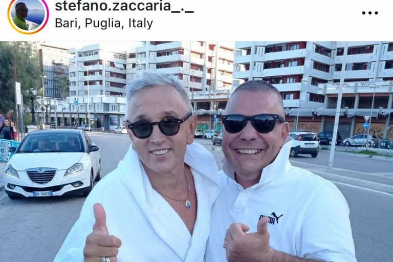 Barbieri a Bar fa foto con i fan