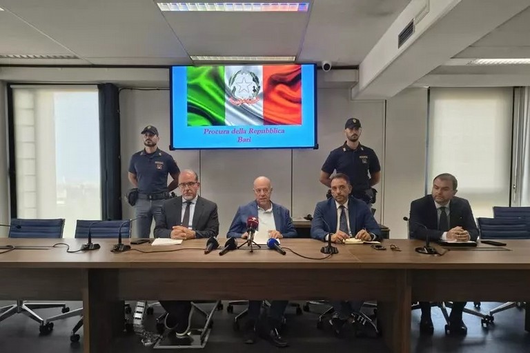 La conferenza stampa a Bari
