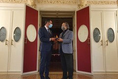 Riccardo Muti a Bari, il sindaco gli consegna la Manna di San Nicola