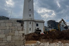 Waterfront San Cataldo, a Bari aperta breccia nel muro perimetrale del faro