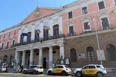 Corso Vittorio Emanuele, realizzati nuovi stalli per taxi davanti al teatro Piccinni