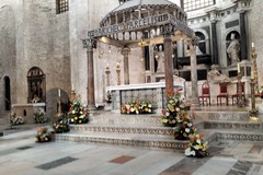 I fiori di Terlizzi impreziosiscono la Basilica di San Nicola di Bari