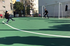 Bari, riqualificato il campetto di calcio nella scuola Verga di Japigia
