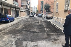 Bari, nuovo asfalto a Japigia nell'area ex Arca. Operai di Open fiber a lavoro