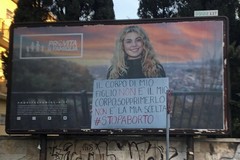 Manifesti contro l'aborto a Bari, le associazioni: "Rimuoverli subito"