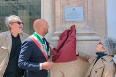 Apposta targa in memoria del M° Giovanni Capaldi, fondatore del Conservatorio Piccinni