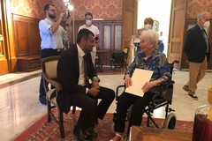 La maestra Angela Spagnoletti compie 100 anni, Decaro: «Orgoglio per il Comune di Bari»