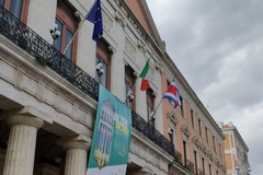 Bari celebra l'indipendenza della Costa Rica, la bandiera esposta a Palazzo di città