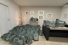100 bags donate alla Caritas da un imprenditore di Bari per le persone in difficoltà