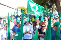 Grano, al porto di Bari la protesta degli agricoltori: dieci richieste alla politica