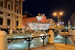 Corso Cavour, la fontana torna a illuminarsi