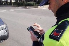 Bus scolastico fermato tra Bari e Salerno, l'autista non aveva riposato