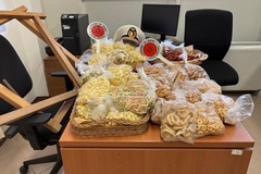 Bari Vecchia, nuovo sequestro di pasta e taralli: stop a 40 chili di merce in Strada Arco Alto