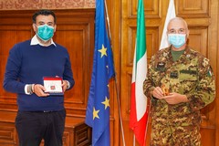 Il generale Castellano dell'Esercito in visita a Bari, Decaro: «Grazie per operazione "strade sicure"»