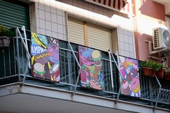 I balconi di Madonnella diventano galleria d'arte, arriva la mostra "Il mattino ha Lory in bocca"