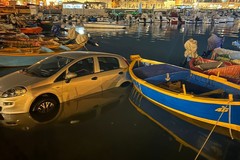 Auto in mare nel porto di Santo Spirito
