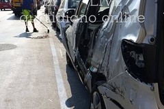 Auto in sosta danneggiate da gru sul lungomare di Bari